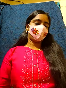 Snapshot of mini-queen chatting on 02.13.26 mini-queen online show from 02.13.26