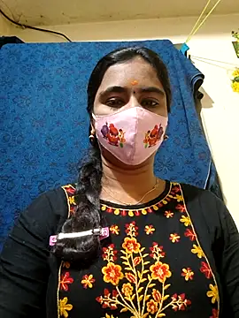 Snapshot of mini-queen chatting on 02.24.26 mini-queen online show from 02.24.26