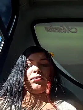 snow belle online show from 10.15.25