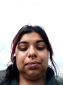 snow belle online show from 10.28.25