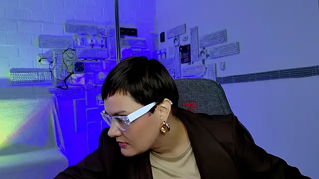 Snapshot of LauraDavidsons chatting on 09.17.25 LauraDavidsons online show from 09.17.25