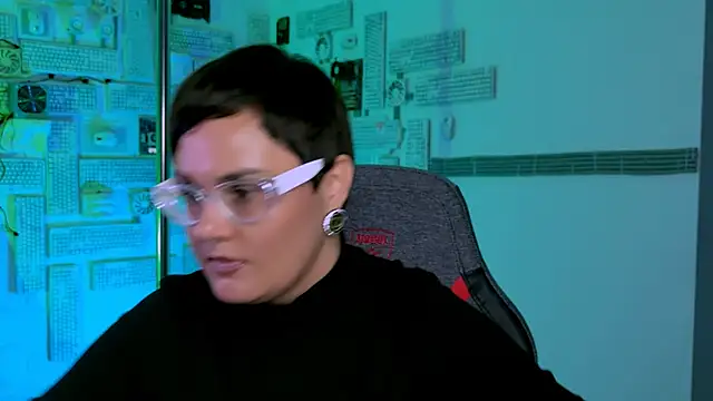 Snapshot of LauraDavidsons chatting on 09.28.25 LauraDavidsons online show from 09.28.25