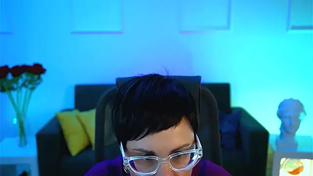 Snapshot of LauraDavidsons chatting on 10.12.25 LauraDavidsons online show from 10.12.25