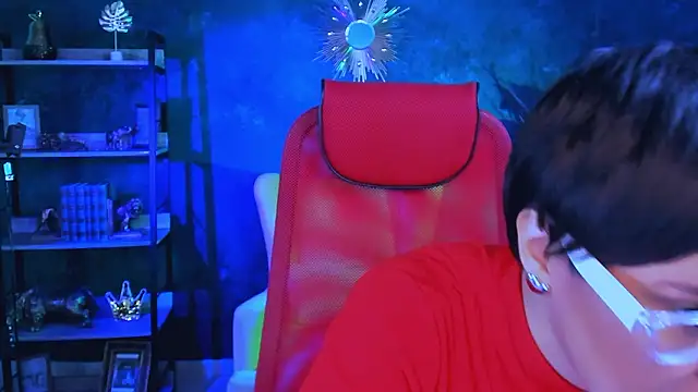 Snapshot of LauraDavidsons chatting on 02.16.26 LauraDavidsons online show from 02.16.26