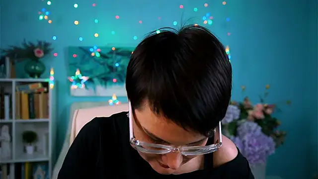 Snapshot of LauraDavidsons chatting on 02.28.26 LauraDavidsons online show from 02.28.26