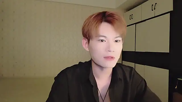 Snapshot of Dancer03 chatting on 09.10.25 Dancer03 online show from 09.10.25