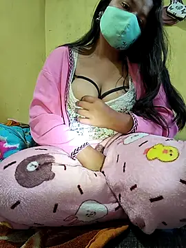 Snapshot of cherrylady8008 chatting on 12.20.25 cherrylady8008 online show from 12.20.25