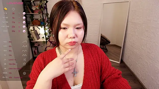 Snapshot of Moana_light chatting on 10.17.25 Moana light online show from 10.17.25