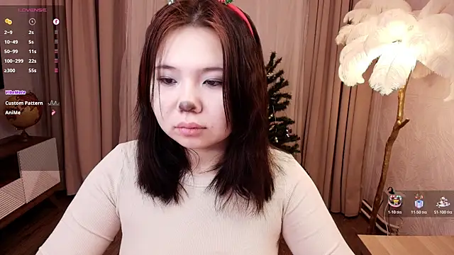 Snapshot of Moana_light chatting on 12.21.25 Moana light online show from 12.21.25