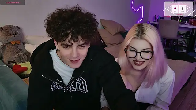 Alice18James online show from 09.26.25