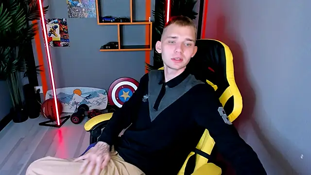 Snapshot of TimBlaks chatting on 10.17.25 TimBlaks online show from 10.17.25