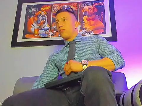 Snapshot of Masster_ares_ chatting on 10.04.25 Masster ares online show from 10.04.25