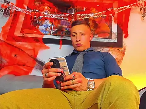 Snapshot of Masster_ares_ chatting on 10.10.25 Masster ares online show from 10.10.25