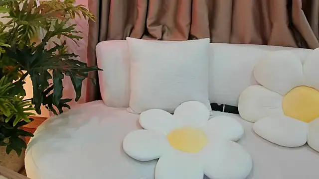 Snapshot of Mian_Miann chatting on 11.20.25 Mian Miann online show from 11.20.25