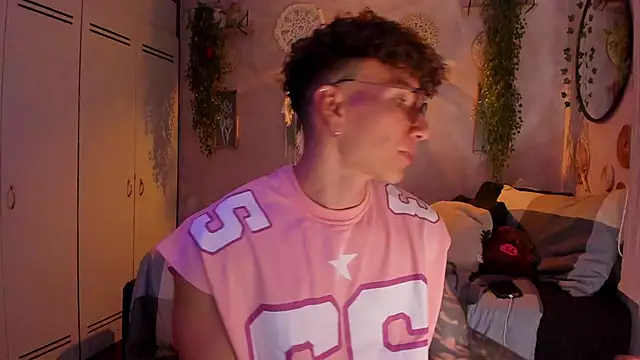 Snapshot of estebandi_do chatting on 01.18.26 estebandi do online show from 01.18.26