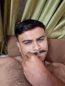 Snapshot of Frvgggghh chatting on 11.10.25 Frvgggghh online show from 11.10.25