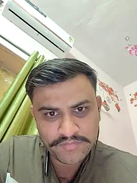 Snapshot of Frvgggghh chatting on 11.18.25 Frvgggghh online show from 11.18.25