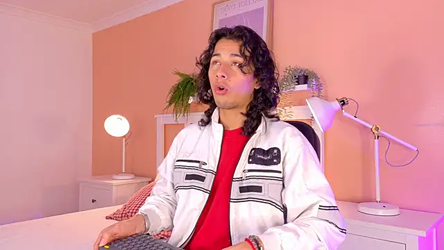 Snapshot of BenjiFiore_ chatting on 09.08.25 BenjiFiore  online show from 09.08.25