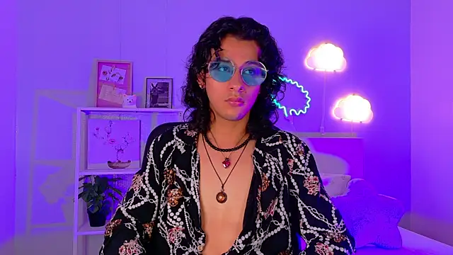 Snapshot of BenjiFiore_ chatting on 09.15.25 BenjiFiore  online show from 09.15.25