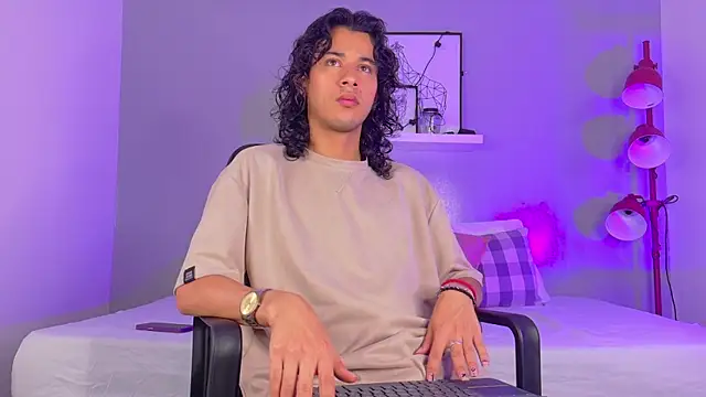 Snapshot of BenjiFiore_ chatting on 09.21.25 BenjiFiore  online show from 09.21.25