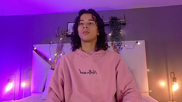 Snapshot of BenjiFiore_ chatting on 10.06.25 BenjiFiore  online show from 10.06.25