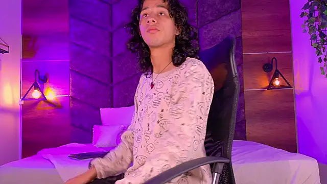 Snapshot of BenjiFiore_ chatting on 10.07.25 BenjiFiore  online show from 10.07.25