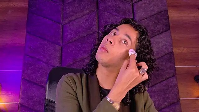 Snapshot of BenjiFiore_ chatting on 10.08.25 BenjiFiore  online show from 10.08.25