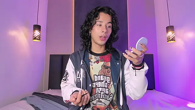 Snapshot of BenjiFiore_ chatting on 10.10.25 BenjiFiore  online show from 10.10.25