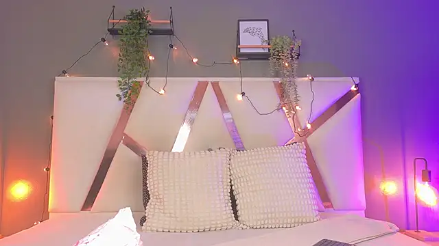 Snapshot of BenjiFiore_ chatting on 10.24.25 BenjiFiore  online show from 10.24.25