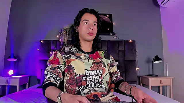 Snapshot of BenjiFiore_ chatting on 10.25.25 BenjiFiore  online show from 10.25.25