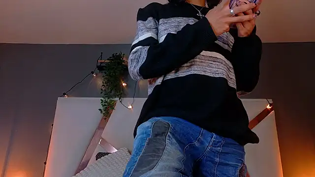 Snapshot of BenjiFiore_ chatting on 10.28.25 BenjiFiore  online show from 10.28.25