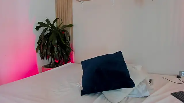 Cristalfoxy  online show from 11.05.25