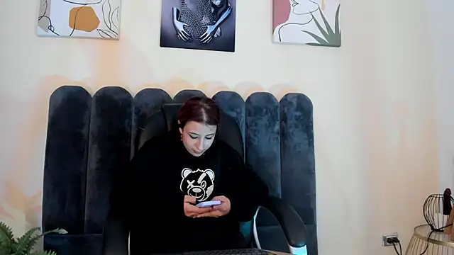 Snapshot of Cristalfoxy_ chatting on 06.11.26 Cristalfoxy online show from 06.11.26