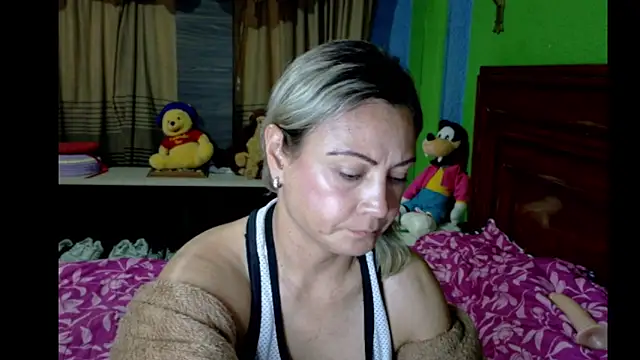 Snapshot of _Charlize_theron_ chatting on 04.21.26 Charlize theron online show from 04.21.26