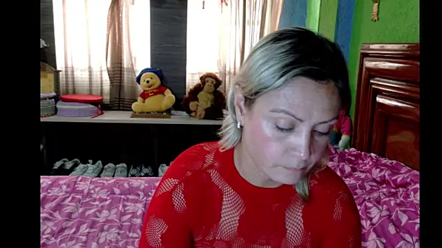 Snapshot of _Charlize_theron_ chatting on 04.21.26 Charlize theron online show from 04.21.26