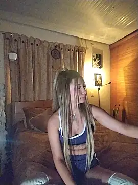 Snapshot of Ella_rr chatting on 11.28.25 Ella rr online show from 11.28.25