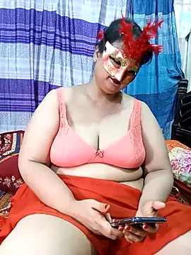Snapshot of Tanisha-Chy chatting on 06.05.26 Tanisha-Chy online show from 06.05.26