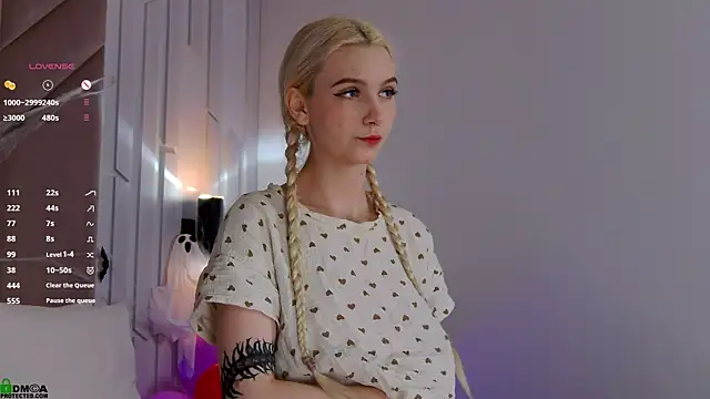 SaraHearts online show from 10.29.25