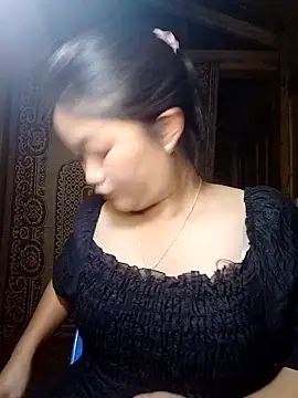 Snapshot of lusy-000 chatting on 10.04.25 lusy-000 online show from 10.04.25