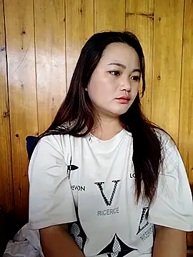 Snapshot of lusy-000 chatting on 10.22.25 lusy-000 online show from 10.22.25