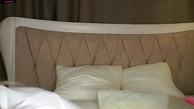 Snapshot of MarciDarugar chatting on 10.04.25 MarciDarugar online show from 10.04.25