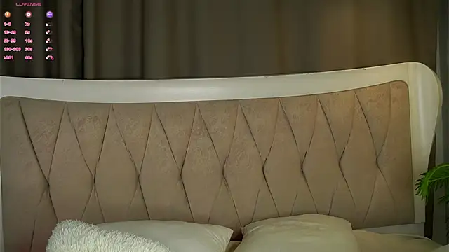 Snapshot of MarciDarugar chatting on 10.08.25 MarciDarugar online show from 10.08.25