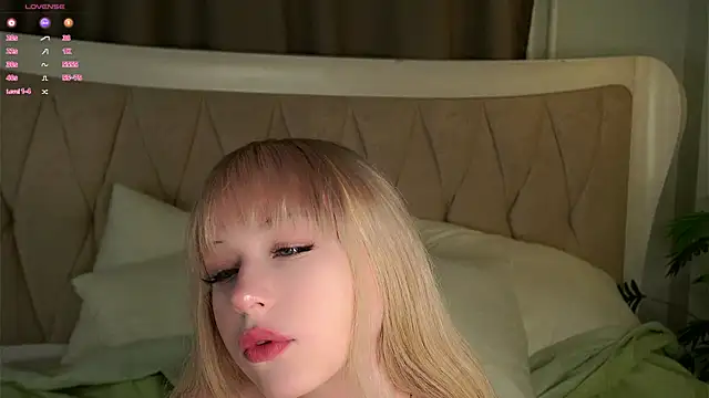 Snapshot of MarciDarugar chatting on 10.27.25 MarciDarugar online show from 10.27.25