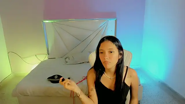 Snapshot of mishel_hott chatting on 09.15.25 mishel hott online show from 09.15.25