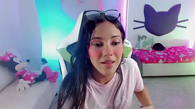 Snapshot of mishel_hott chatting on 09.19.25 mishel hott online show from 09.19.25