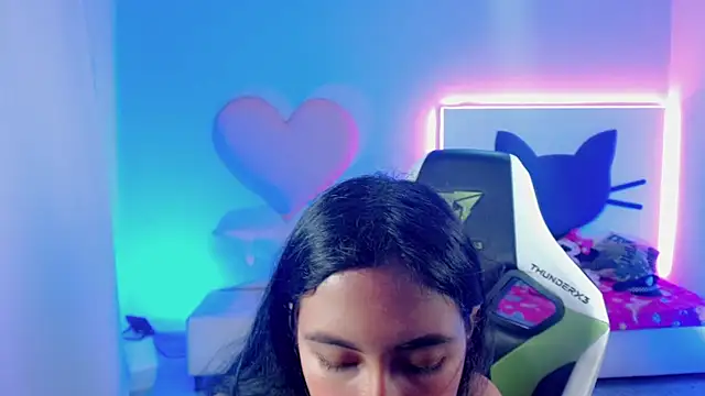 Snapshot of mishel_hott chatting on 09.21.25 mishel hott online show from 09.21.25