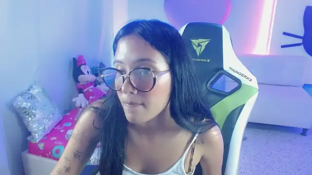 Snapshot of mishel_hott chatting on 09.29.25 mishel hott online show from 09.29.25