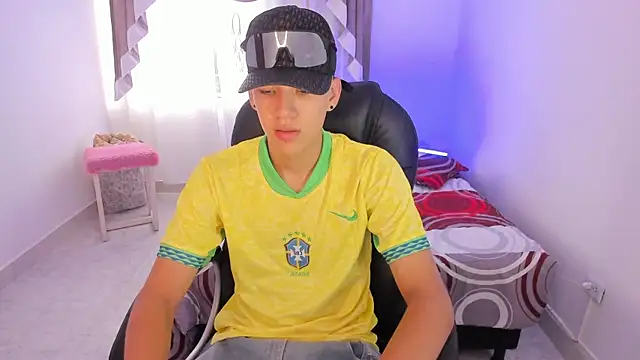 maxthomson boy online show from 09.08.25