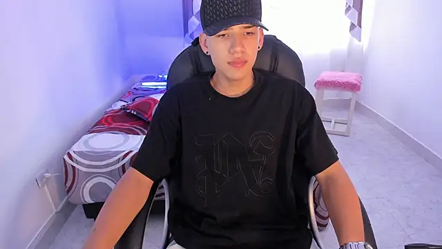 maxthomson boy online show from 09.10.25