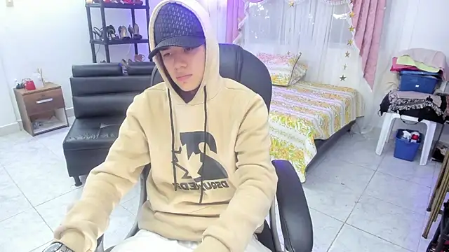 maxthomson boy online show from 09.15.25